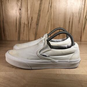 Vans Classic Slip On True White Men's Size 7 Women's Size 8.5 Sneakers 508731